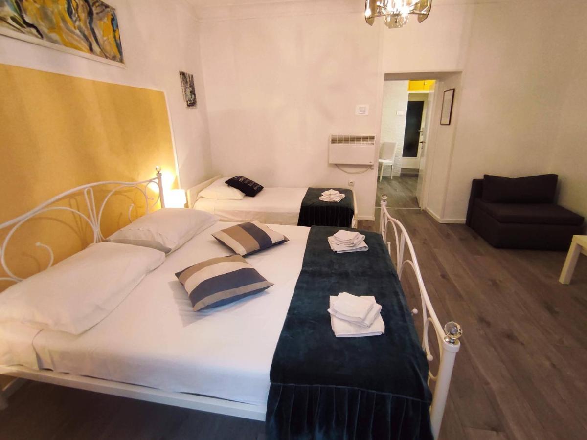 Apartman Plasse غييكا المظهر الخارجي الصورة