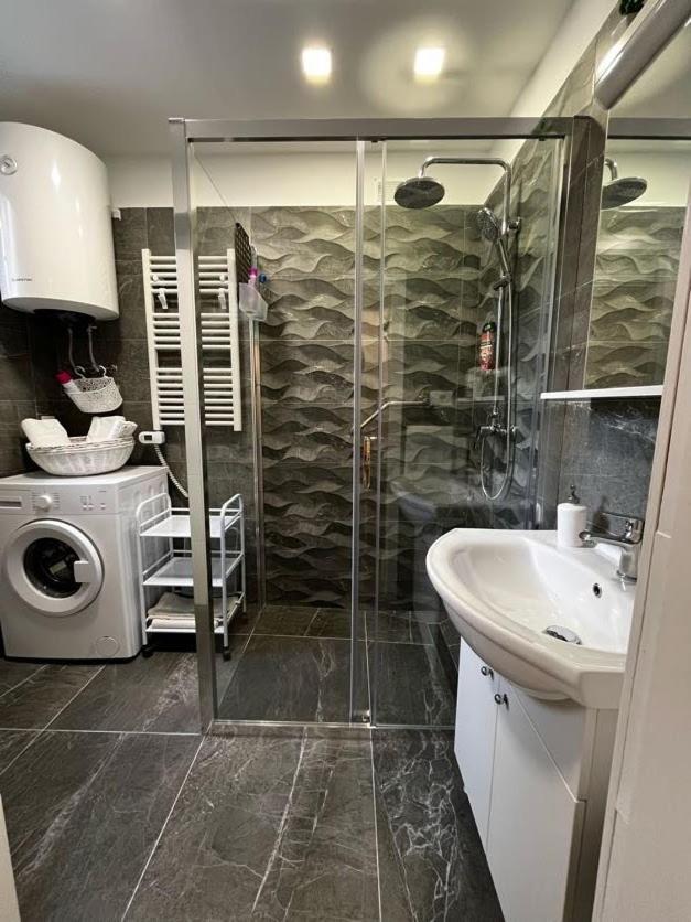 Apartman Plasse غييكا المظهر الخارجي الصورة