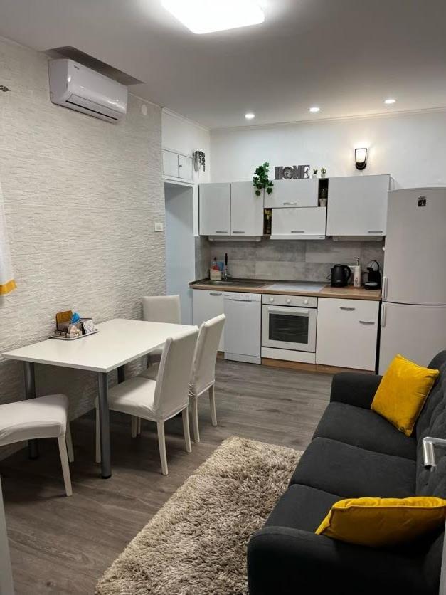 Apartman Plasse غييكا المظهر الخارجي الصورة