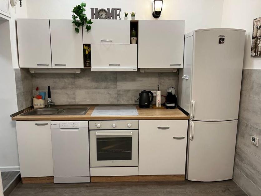 Apartman Plasse غييكا المظهر الخارجي الصورة